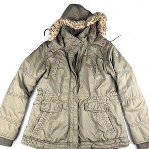 American Eagle Outfitters Olive Green Winter Parka – Cozy Warmth, Rugged Style,